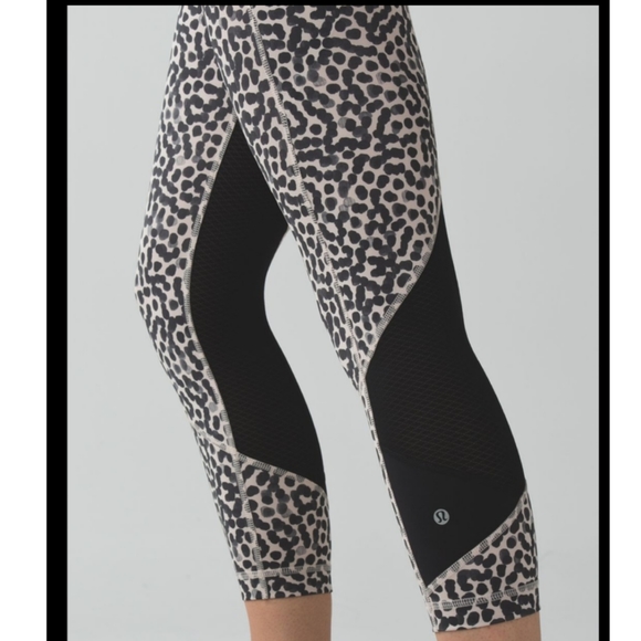 lululemon athletica Pants - Lululemon Pace Rival Cheetah Print Crop Leggings